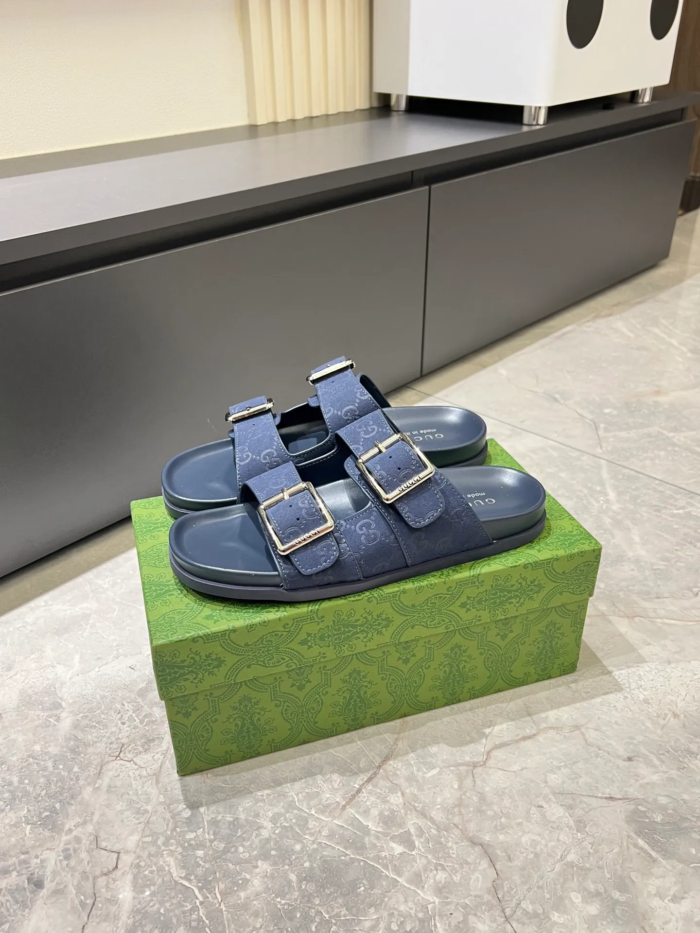 Men's Men's Shoes 💰p320 "GUCC＊" These slippers are made of GG polyester and feature a Gucci label on the front, adding a bold logo feel to the style. "Gucci Made in Italy" stamped label Rubber sole. Size 38-44